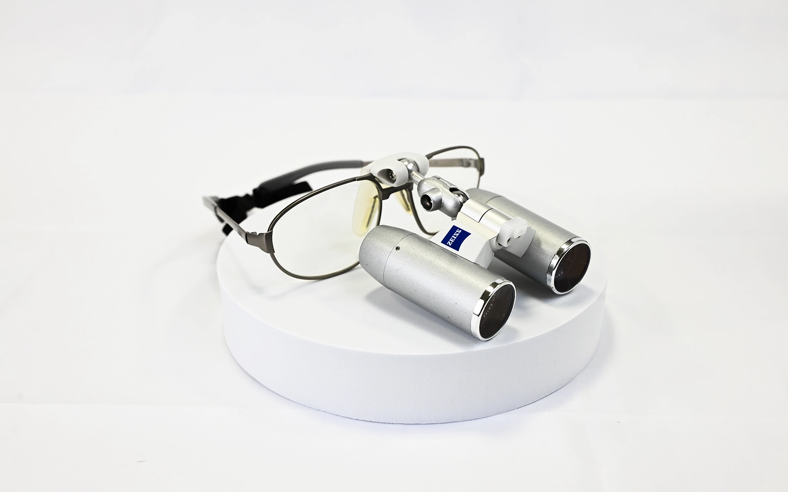 歯科用ルーペ（拡大鏡）について