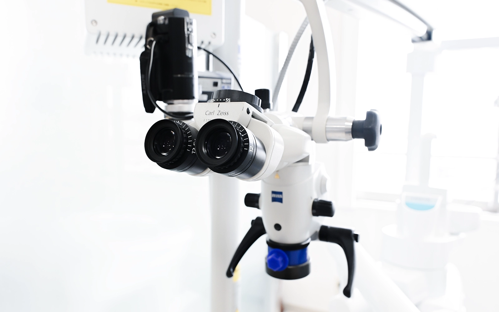 マイクロスコープ（歯科用顕微鏡）について